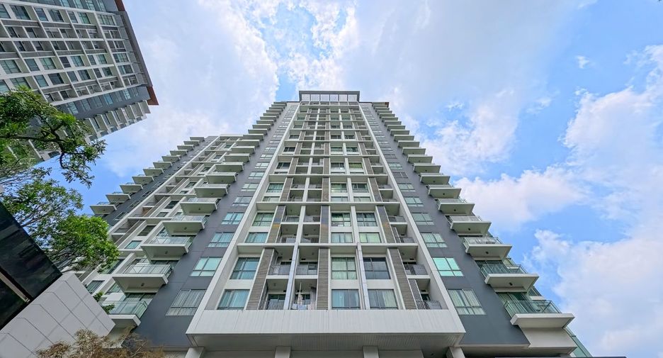For sale 1 bed condo in Phra Khanong, Bangkok