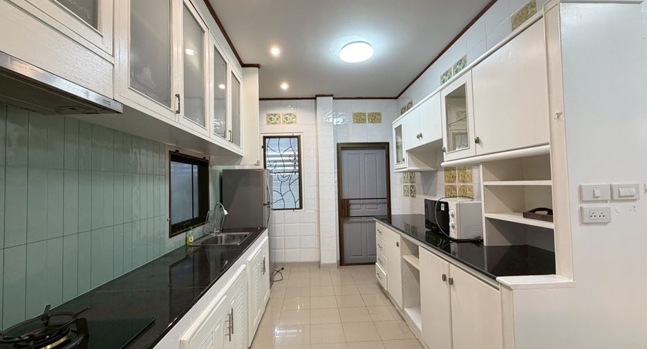 For rent 3 bedrooms house in Mueang Chiang Mai, Chiang Mai