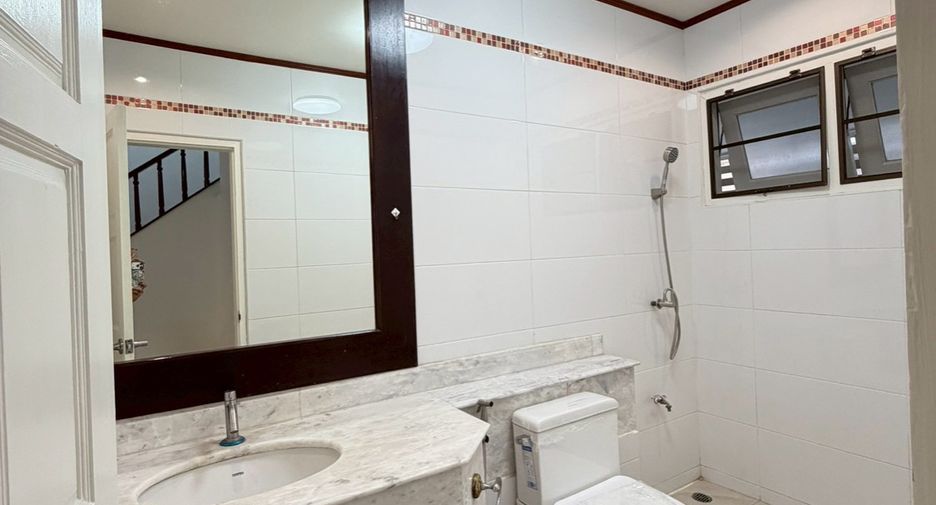 For rent 3 bedrooms house in Mueang Chiang Mai, Chiang Mai