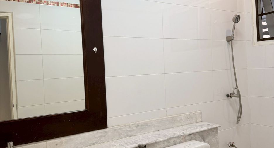 For rent 3 bedrooms house in Mueang Chiang Mai, Chiang Mai