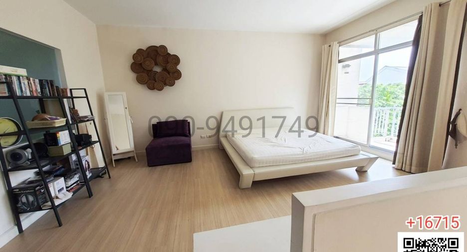 For rent 3 bedrooms townhouse in Saphan Sung, Bangkok