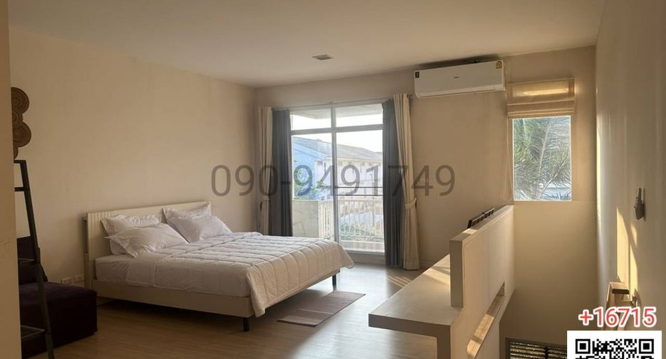 For rent 3 bedrooms townhouse in Saphan Sung, Bangkok