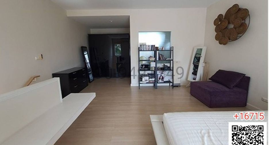 For rent 3 bedrooms townhouse in Saphan Sung, Bangkok