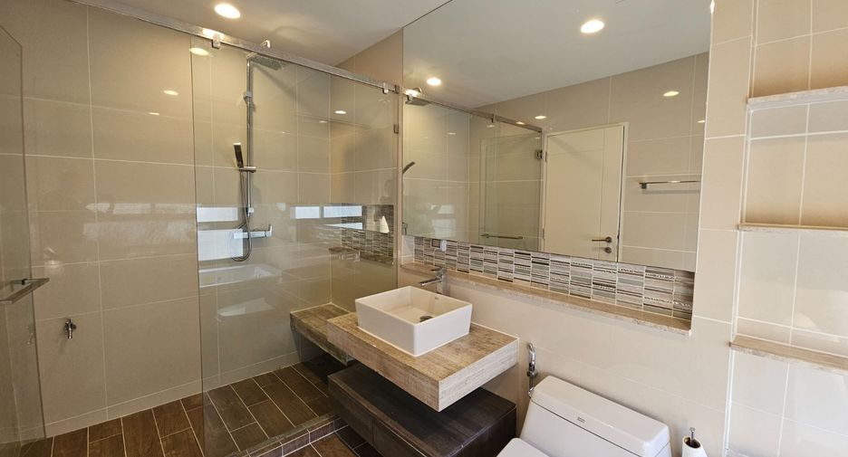 For sale 4 bedrooms house in Bang Sao Thong, Samut Prakan