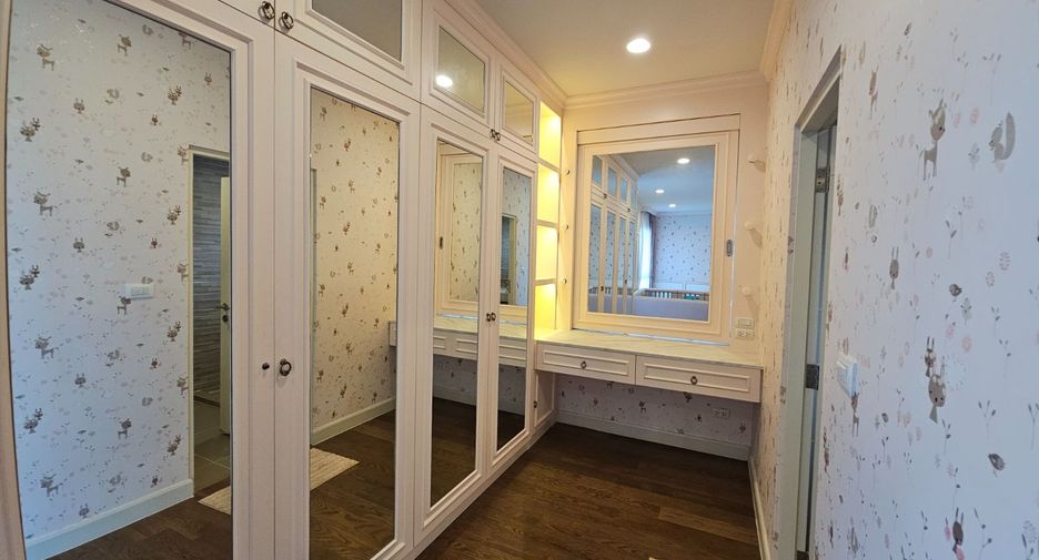 For sale 4 bedrooms house in Bang Sao Thong, Samut Prakan