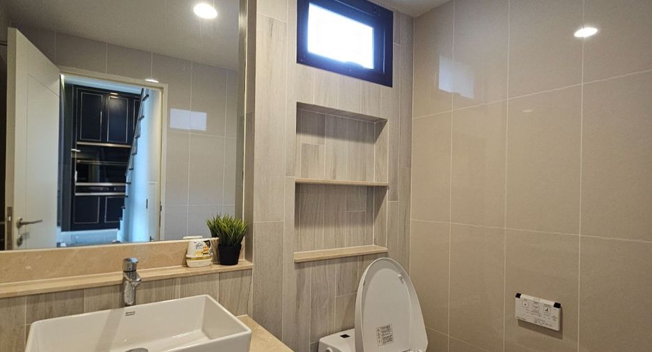 For sale 4 bedrooms house in Bang Sao Thong, Samut Prakan