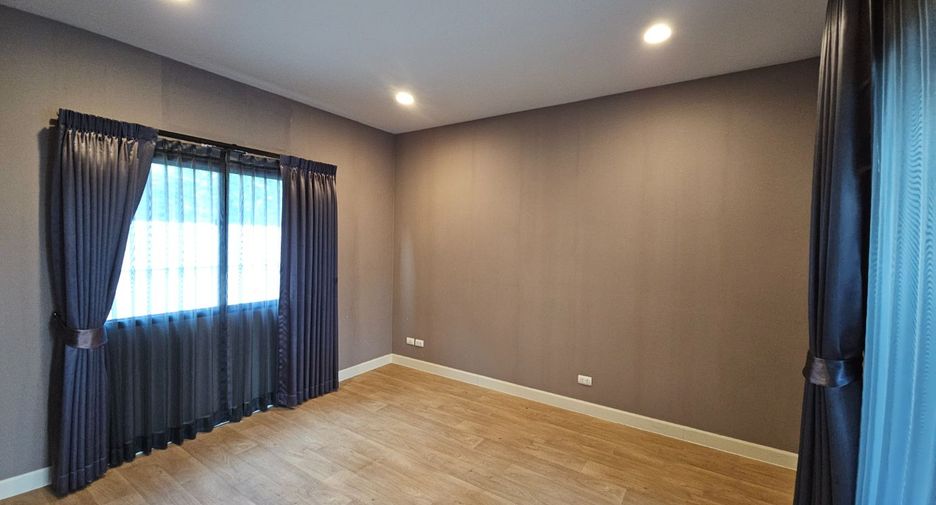 For sale 4 bedrooms house in Bang Sao Thong, Samut Prakan