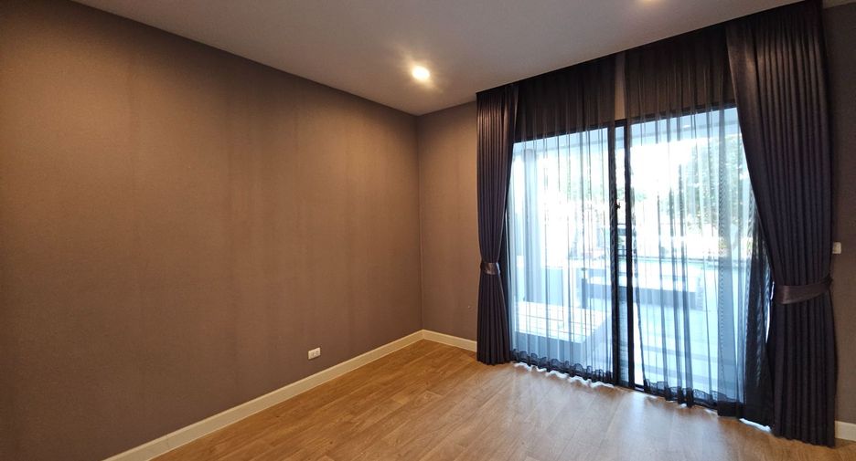 For sale 4 bedrooms house in Bang Sao Thong, Samut Prakan