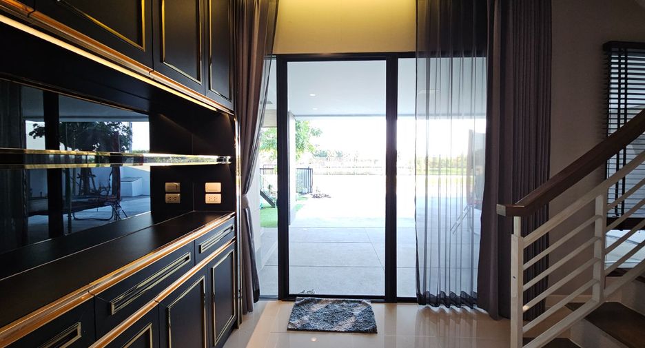 For sale 4 bedrooms house in Bang Sao Thong, Samut Prakan