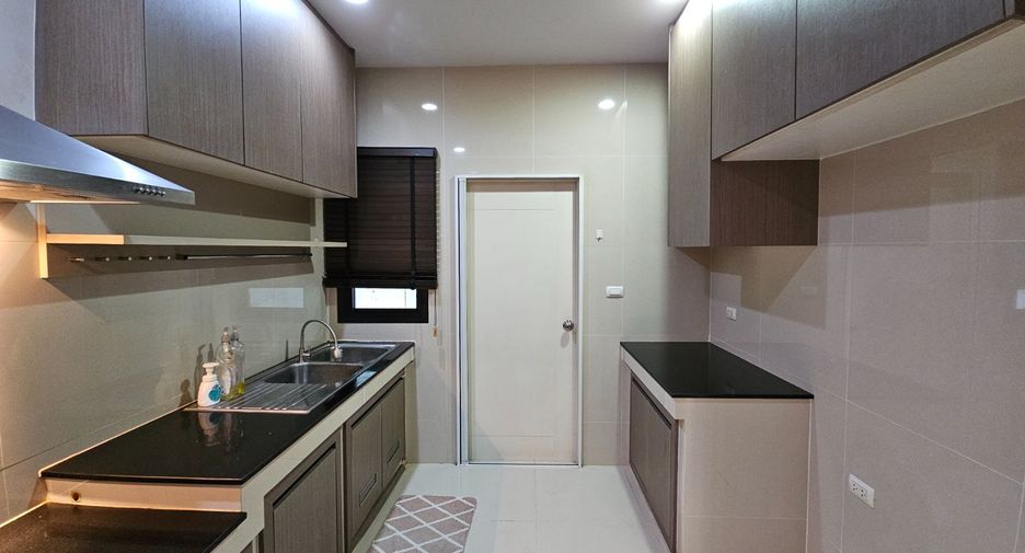 For sale 4 bedrooms house in Bang Sao Thong, Samut Prakan