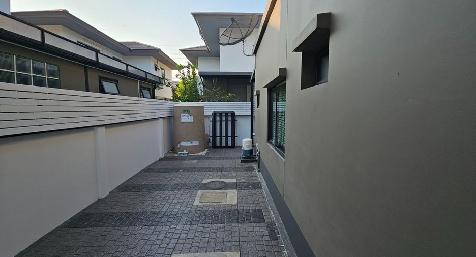 For sale 4 bedrooms house in Bang Sao Thong, Samut Prakan