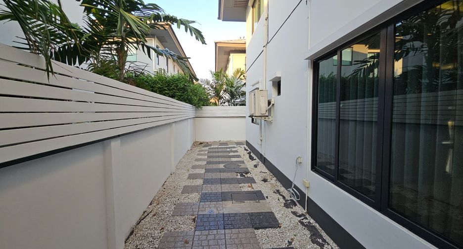 For sale 4 bedrooms house in Bang Sao Thong, Samut Prakan