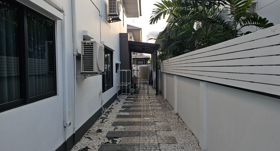 For sale 4 bedrooms house in Bang Sao Thong, Samut Prakan