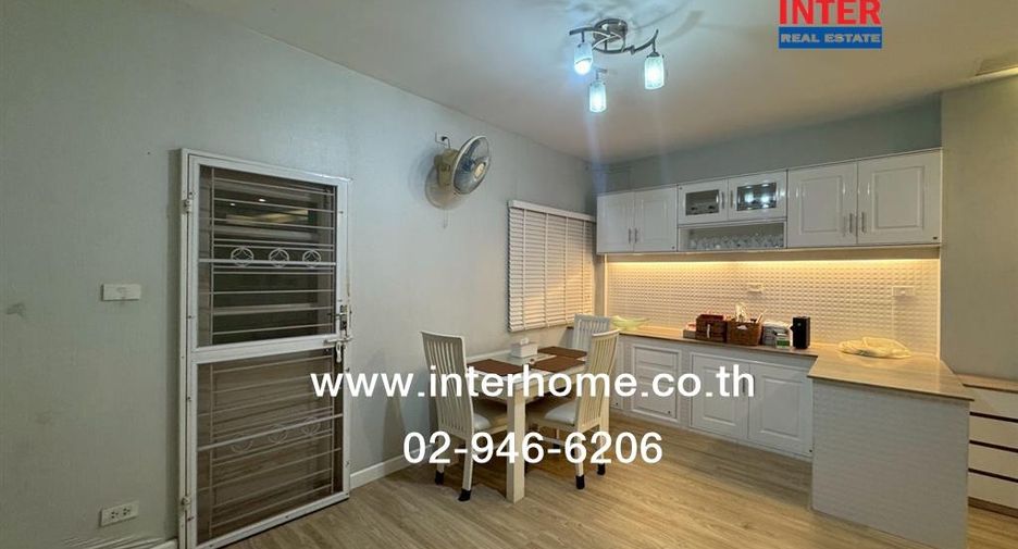 For sale 3 bedrooms townhouse in Nong Khaem, Bangkok