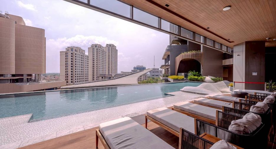 For rent 3 bedrooms condo in Bang Phli, Samut Prakan