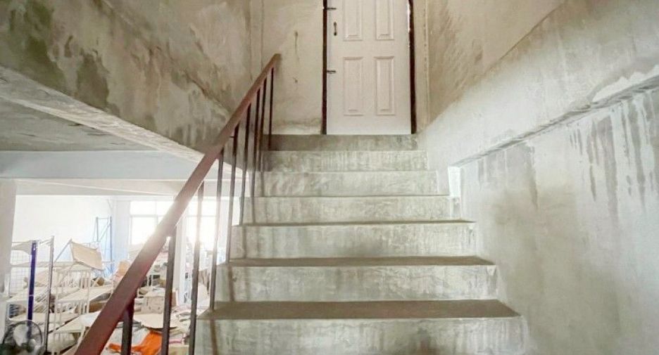 For sale 4 bedrooms retail Space in Bang Bon, Bangkok