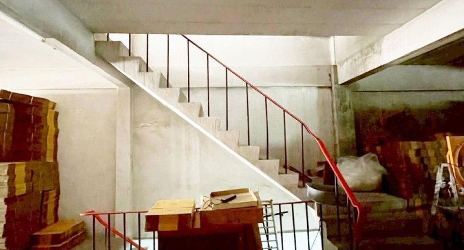 For sale 4 bedrooms retail Space in Bang Bon, Bangkok