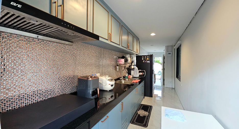 For sale 4 ベッドルーム house in Bang Sao Thong, Samut Prakan