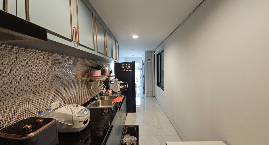 For sale 4 ベッドルーム house in Bang Sao Thong, Samut Prakan