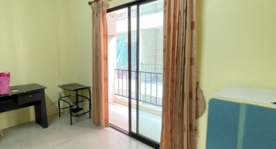 À vendre 8 chambres local commercial à Mueang Chon Buri, Chonburi