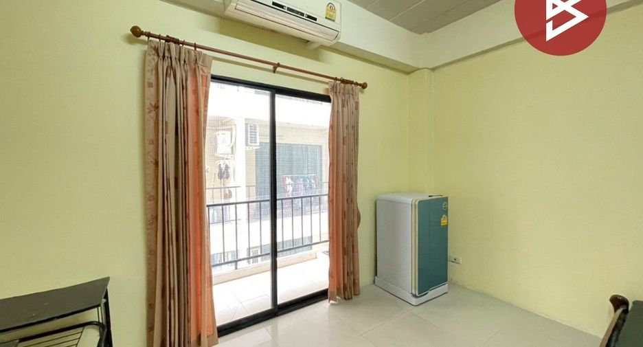 À vendre 8 chambres local commercial à Mueang Chon Buri, Chonburi