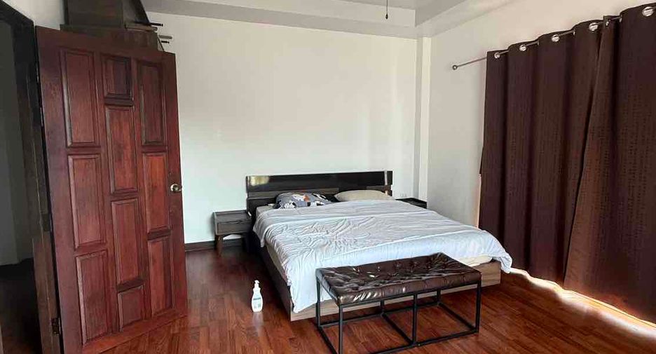 For rent 3 bedrooms villa in Bang Lamung, Chonburi