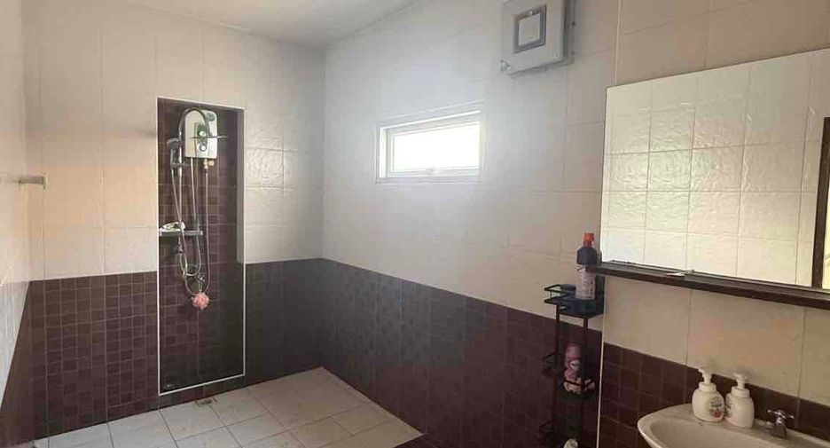 For rent 3 bedrooms villa in Bang Lamung, Chonburi
