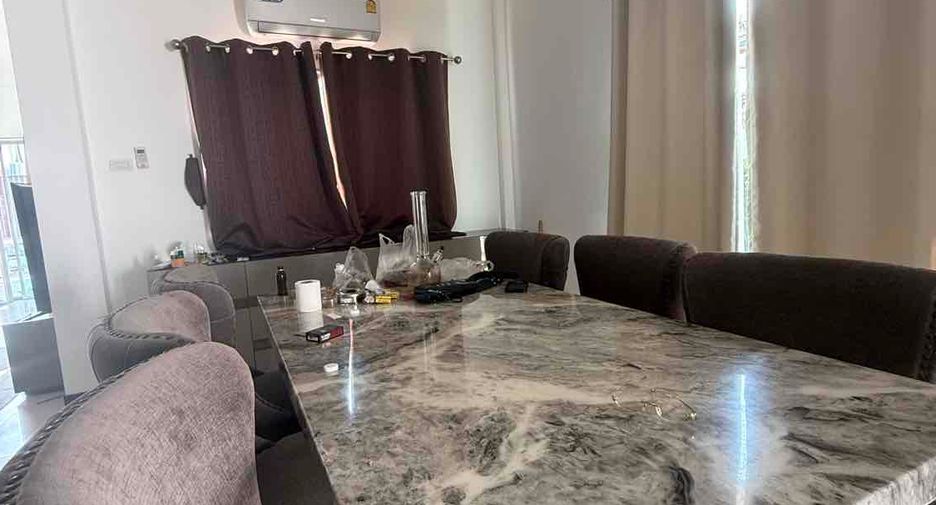 For rent 3 bedrooms villa in Bang Lamung, Chonburi