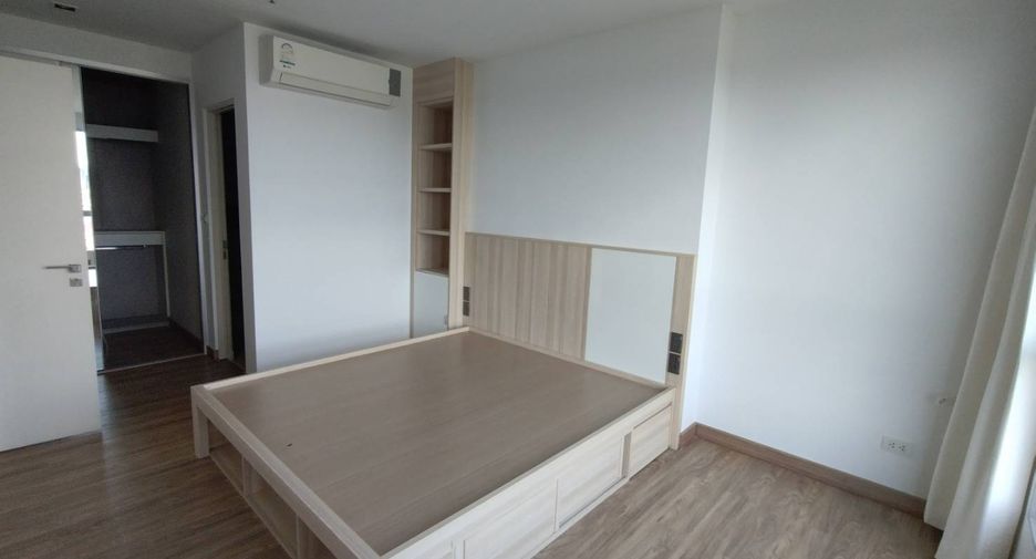 For rent 2 bedrooms condo in Thon Buri, Bangkok