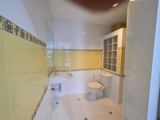 For rent 5 bedrooms retail Space in Din Daeng, Bangkok