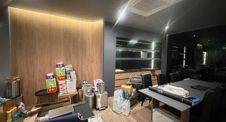 For rent 3 bedrooms house in Watthana, Bangkok