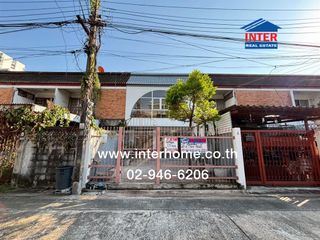 Casa adosada en alquiler y en venta de estudio en Chatuchak, Bangkok