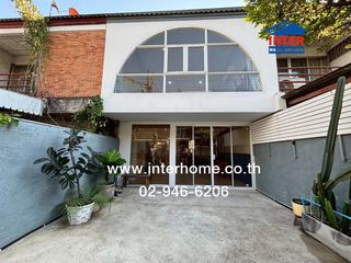 Casa adosada en alquiler y en venta de estudio en Chatuchak, Bangkok
