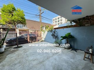 Casa adosada en alquiler y en venta de estudio en Chatuchak, Bangkok