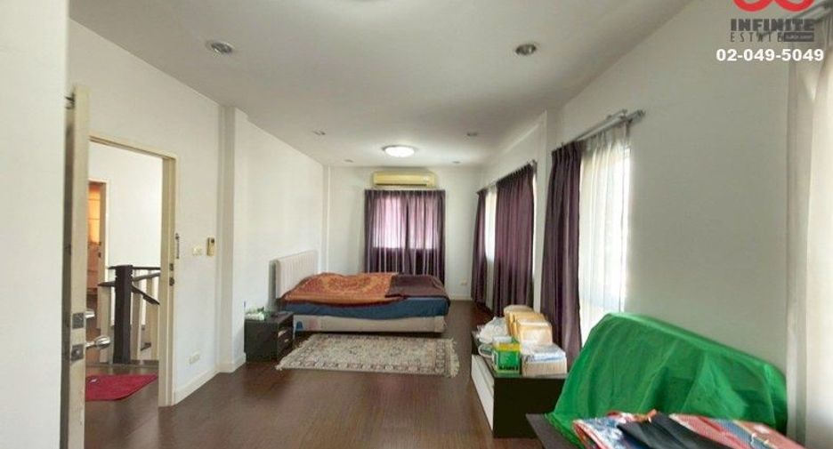 For rent 3 bedrooms house in Saphan Sung, Bangkok