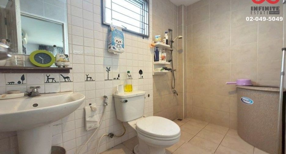 For rent 3 bedrooms house in Saphan Sung, Bangkok