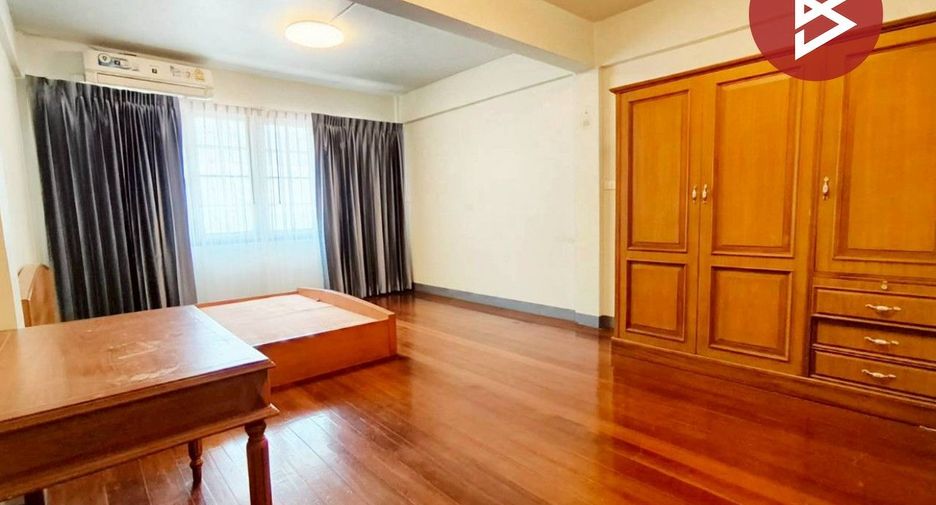 For sale 3 bedrooms townhouse in Bang Sue, Bangkok