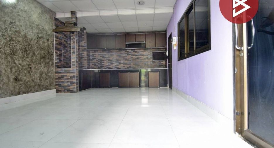 出售 4 卧室 联排别墅 在 Si Racha, Chon Buri