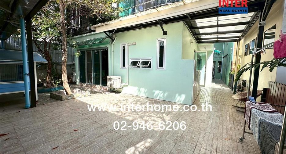 For sale 4 bedrooms retail Space in Din Daeng, Bangkok