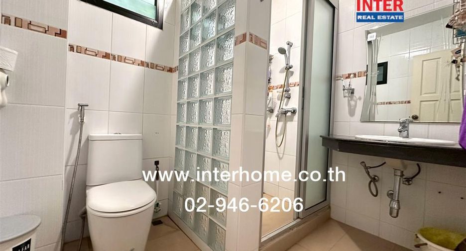 For sale 4 bedrooms retail Space in Din Daeng, Bangkok