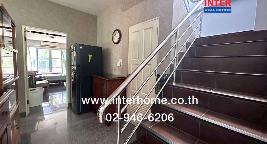 For sale 4 bedrooms retail Space in Din Daeng, Bangkok