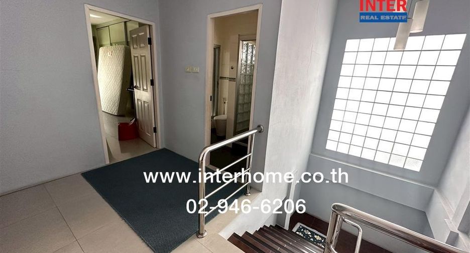 For sale 4 bedrooms retail Space in Din Daeng, Bangkok