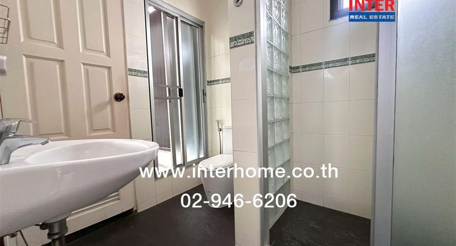For sale 4 bedrooms retail Space in Din Daeng, Bangkok