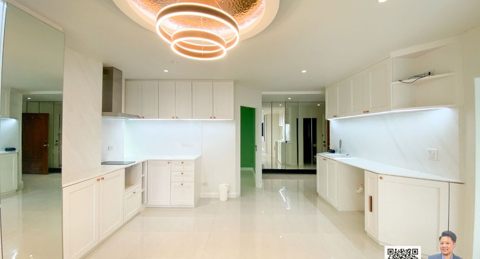 For sale 2 bedrooms condo in Watthana, Bangkok