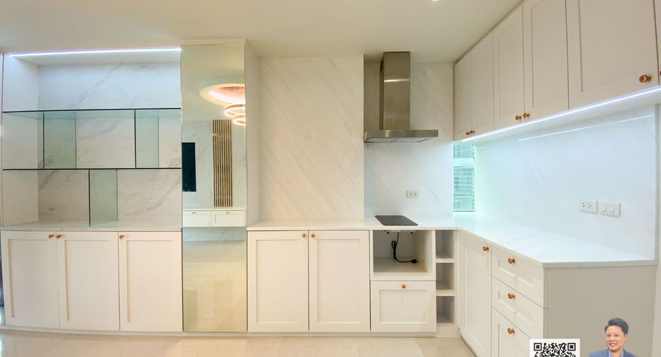 For sale 2 bedrooms condo in Watthana, Bangkok