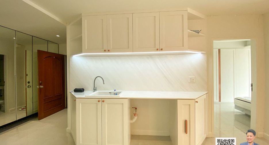 For sale 2 bedrooms condo in Watthana, Bangkok