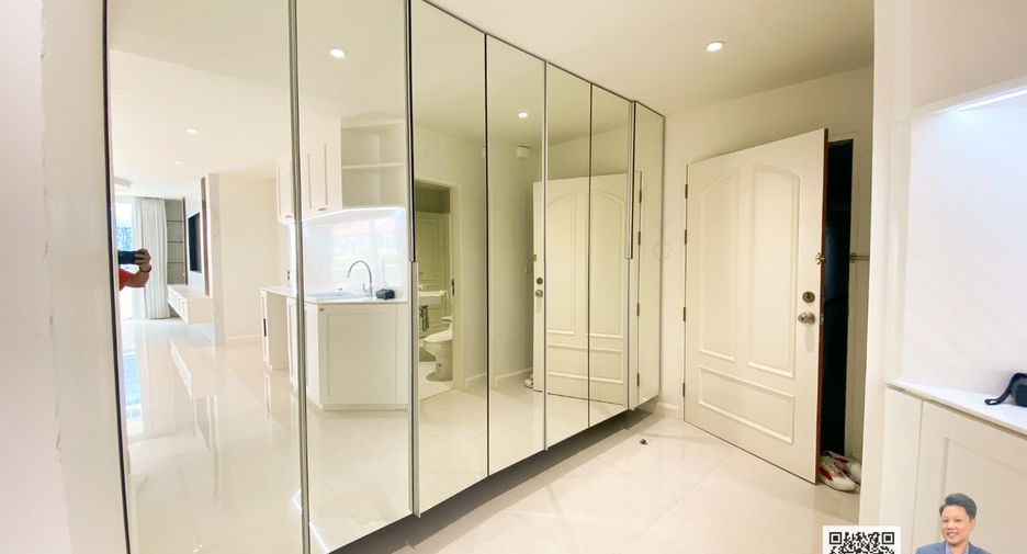 For sale 2 bedrooms condo in Watthana, Bangkok