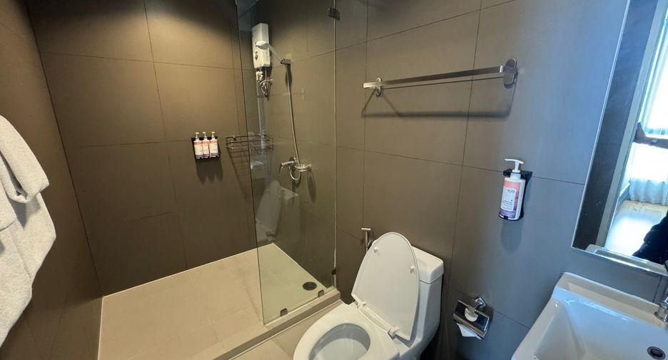 For sale 1 bed condo in Watthana, Bangkok