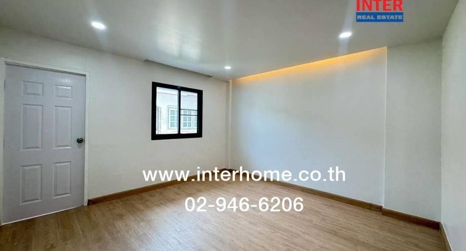 For sale 2 bedrooms townhouse in Wang Thonglang, Bangkok