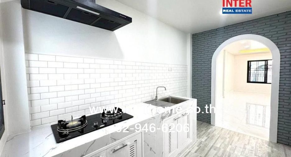For sale 2 bedrooms townhouse in Wang Thonglang, Bangkok